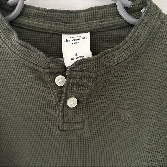 Abercrombie (Medium) Olive Green Thermal Buttoned Henley - Picture 4 of 6
